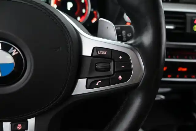 Harmaa Maastoauto, BMW X3 – GNU-878