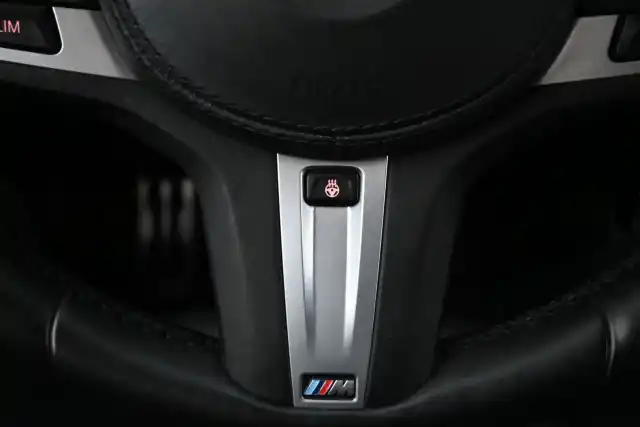 Harmaa Maastoauto, BMW X3 – GNU-878