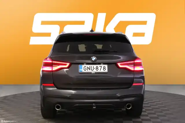Harmaa Maastoauto, BMW X3 – GNU-878