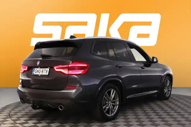 Harmaa Maastoauto, BMW X3 – GNU-878