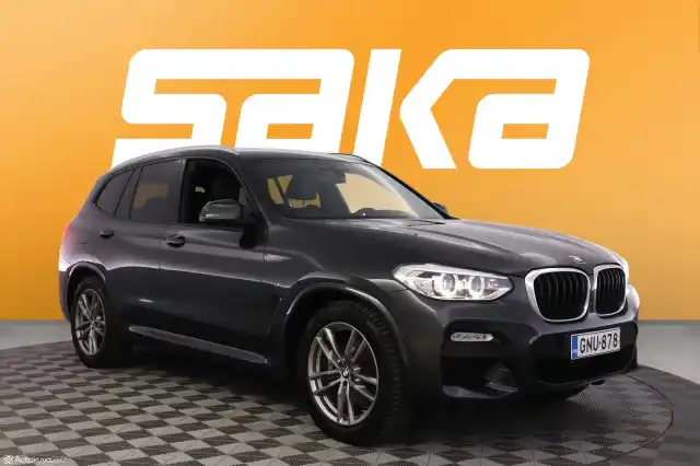 Harmaa Maastoauto, BMW X3 – GNU-878