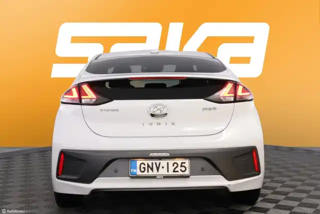 Valkoinen Viistoperä, Hyundai IONIQ plug-in – GNV-125