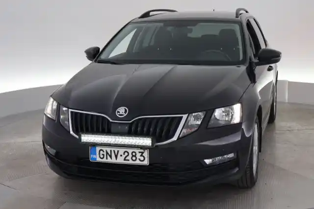 Musta Farmari, Skoda Octavia – GNV-283