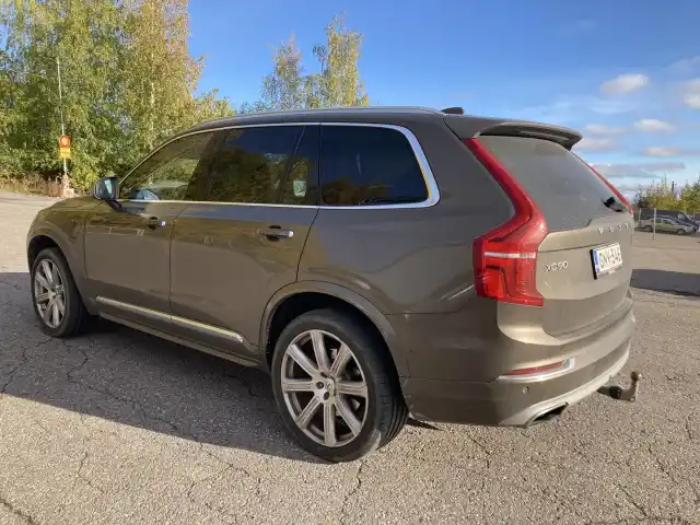 Ruskea (beige) Maastoauto, Volvo XC90 – GNV-546