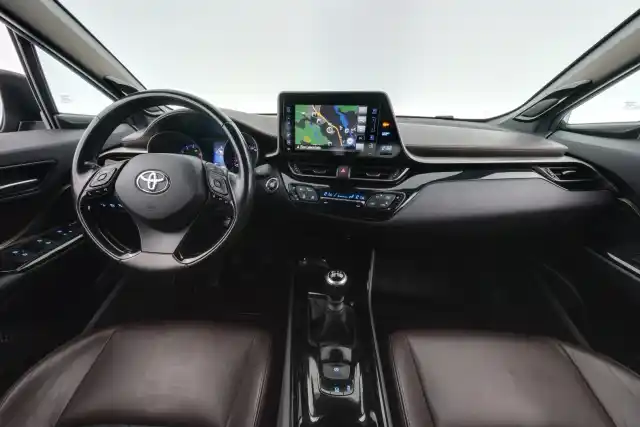 Harmaa Maastoauto, Toyota C-HR – GNV-589