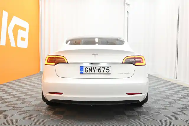 Valkoinen Sedan, Tesla Model 3 – GNV-675