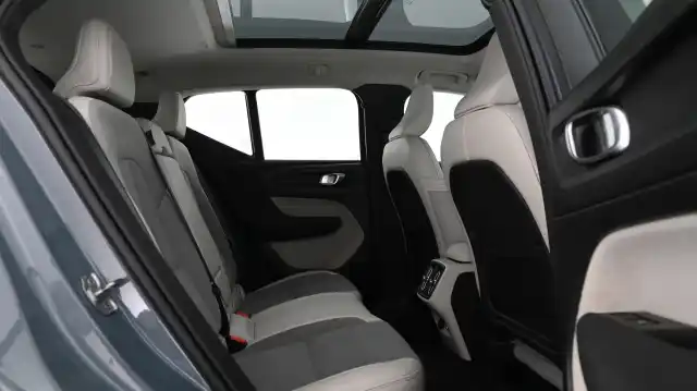 Harmaa Maastoauto, Volvo XC40 – GNV-901