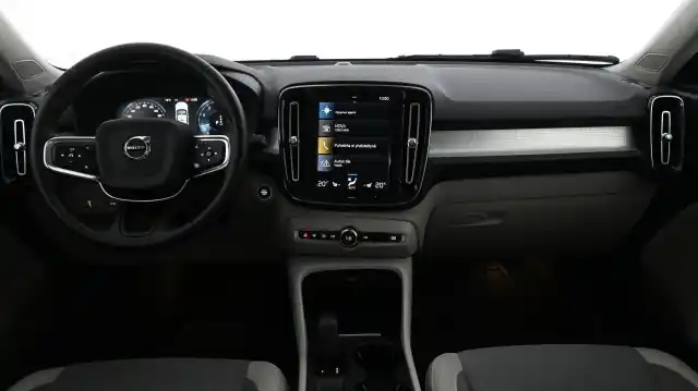 Harmaa Maastoauto, Volvo XC40 – GNV-901