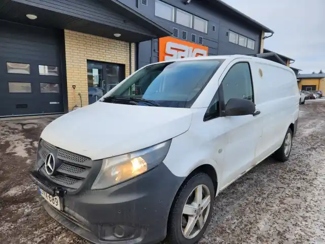 Valkoinen Pakettiauto, Mercedes-Benz Vito – GNX-689