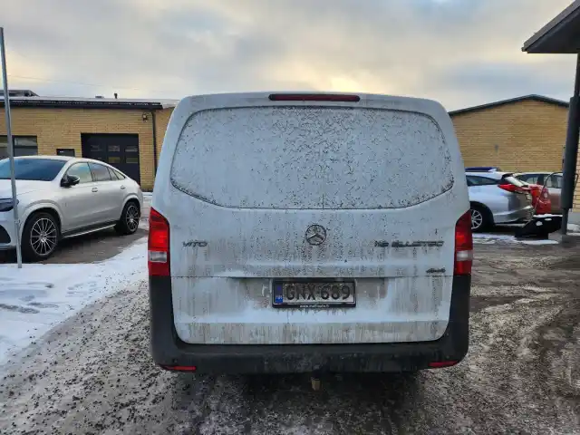 Valkoinen Pakettiauto, Mercedes-Benz Vito – GNX-689