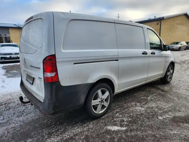 Valkoinen Pakettiauto, Mercedes-Benz Vito – GNX-689