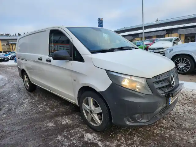 Valkoinen Pakettiauto, Mercedes-Benz Vito – GNX-689