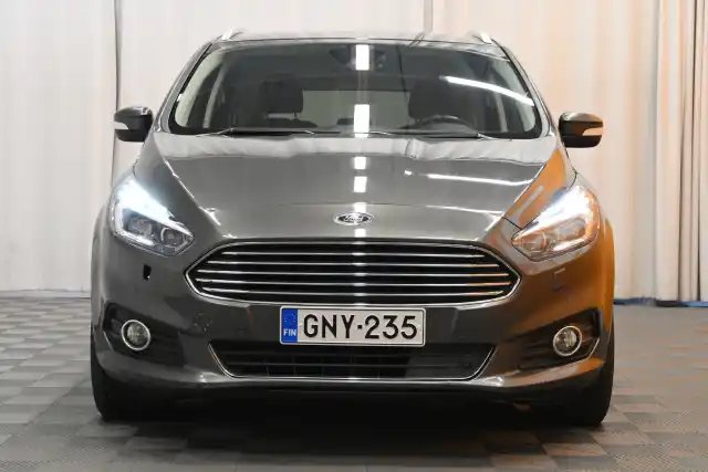 Harmaa Tila-auto, Ford S-Max – GNY-235