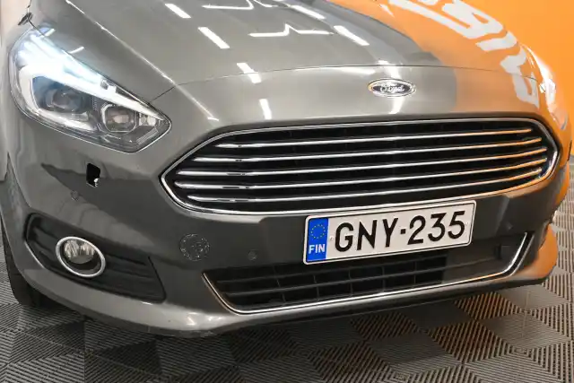 Harmaa Tila-auto, Ford S-Max – GNY-235