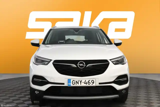 Valkoinen Maastoauto, Opel Grandland X – GNY-469