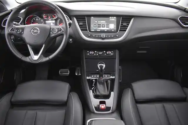Valkoinen Maastoauto, Opel Grandland X – GNY-469