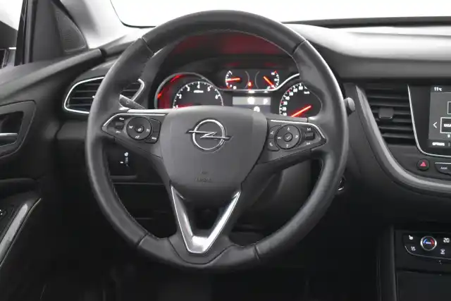 Valkoinen Maastoauto, Opel Grandland X – GNY-469