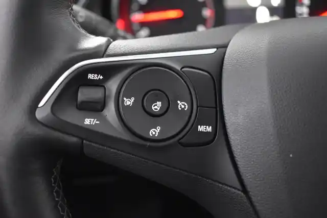 Valkoinen Maastoauto, Opel Grandland X – GNY-469