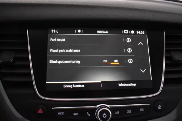 Valkoinen Maastoauto, Opel Grandland X – GNY-469