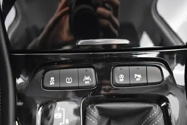 Valkoinen Maastoauto, Opel Grandland X – GNY-469