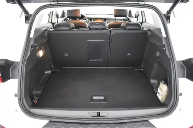 Valkoinen Maastoauto, Opel Grandland X – GNY-469