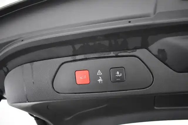 Valkoinen Maastoauto, Opel Grandland X – GNY-469