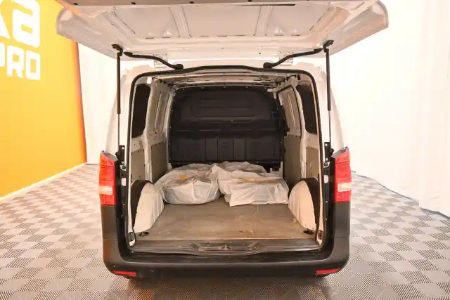 Valkoinen Pakettiauto, Mercedes-Benz Vito – GNY-910