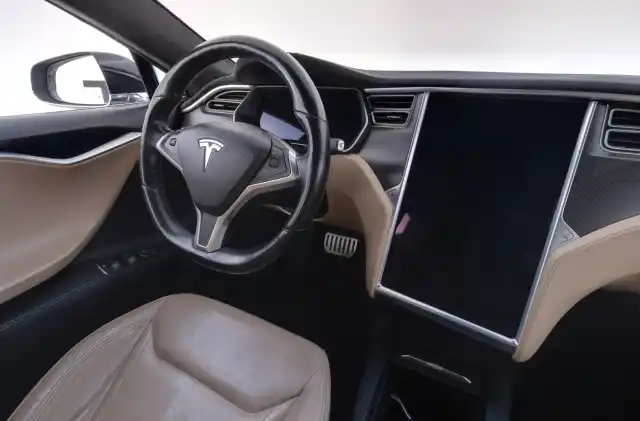 Musta Sedan, Tesla Model S – GNZ-781
