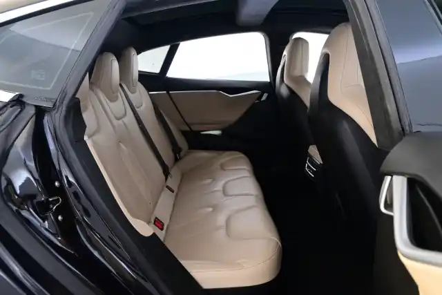 Musta Sedan, Tesla Model S – GNZ-781