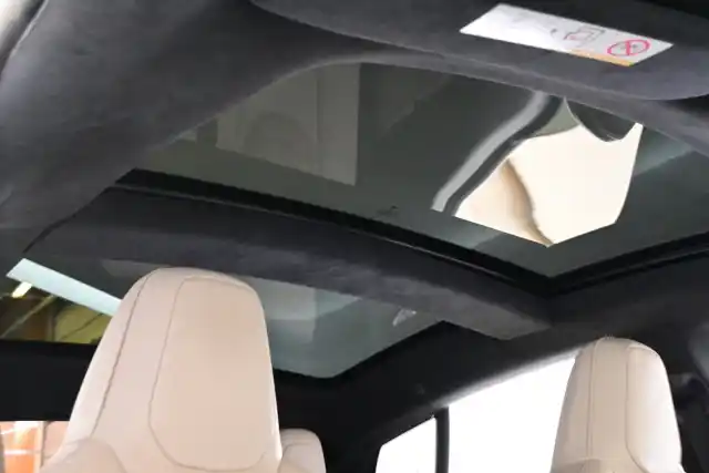 Musta Sedan, Tesla Model S – GNZ-781
