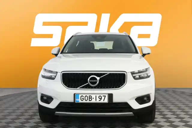 Valkoinen Maastoauto, Volvo XC40 – GOB-197