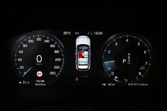 Valkoinen Maastoauto, Volvo XC40 – GOB-197