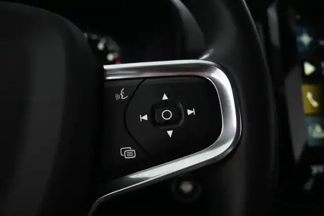 Valkoinen Maastoauto, Volvo XC40 – GOB-197