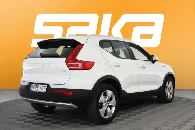 Valkoinen Maastoauto, Volvo XC40 – GOB-197
