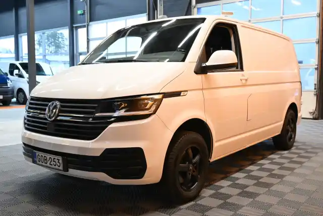 Valkoinen Pakettiauto, Volkswagen Transporter – GOB-253