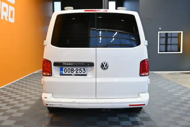 Valkoinen Pakettiauto, Volkswagen Transporter – GOB-253