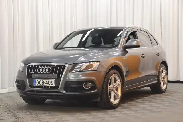 Harmaa Maastoauto, Audi Q5 – GOB-409