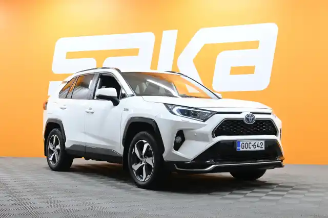 Valkoinen Maastoauto, Toyota RAV4 Plug-in – GOC-642