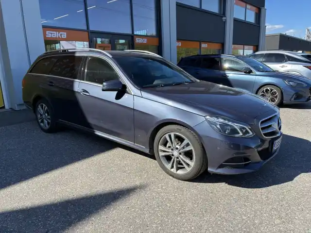 Sininen Farmari, Mercedes-Benz E – GOE-893