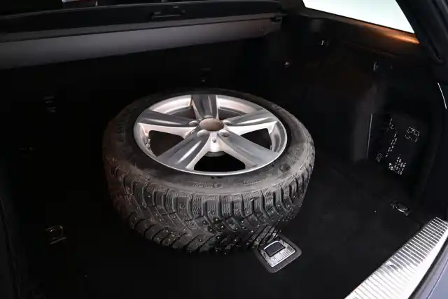 Sininen Farmari, Mercedes-Benz E – GOE-893