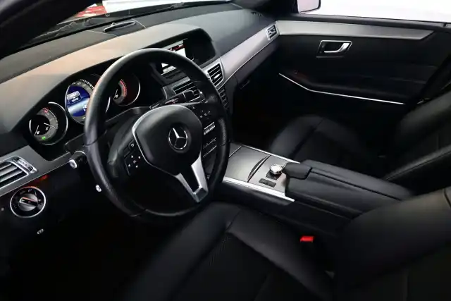 Sininen Farmari, Mercedes-Benz E – GOE-893