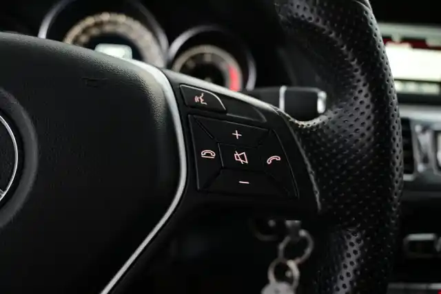 Sininen Farmari, Mercedes-Benz E – GOE-893