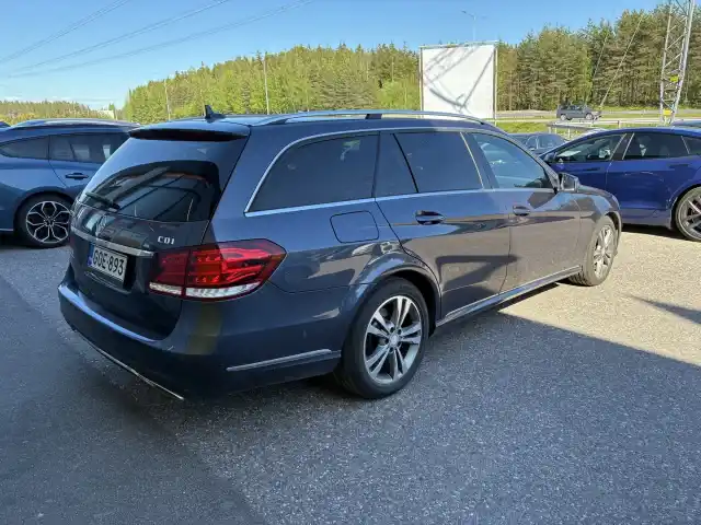 Sininen Farmari, Mercedes-Benz E – GOE-893