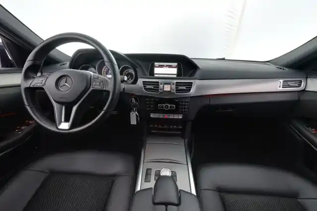 Sininen Farmari, Mercedes-Benz E – GOE-893