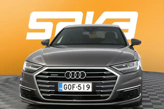 Harmaa Sedan, Audi A8 – GOF-519