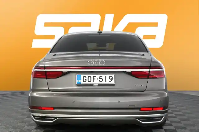 Harmaa Sedan, Audi A8 – GOF-519