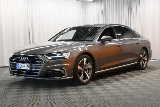 Harmaa Sedan, Audi A8 – GOF-519