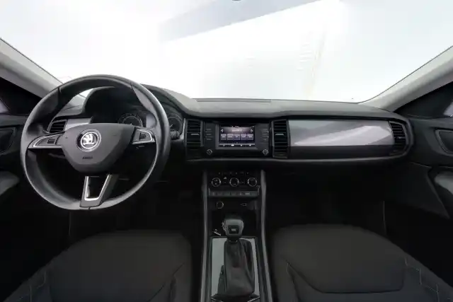 Valkoinen Maastoauto, Skoda Kodiaq – GOF-630