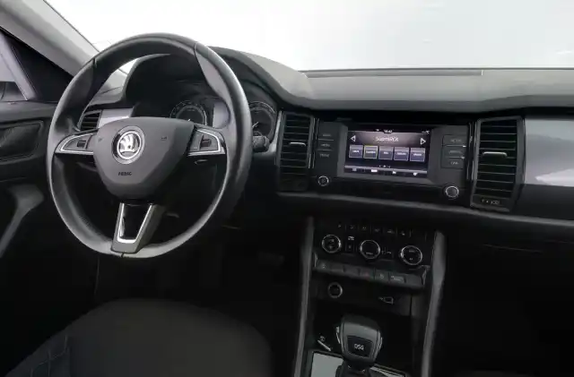 Valkoinen Maastoauto, Skoda Kodiaq – GOF-630