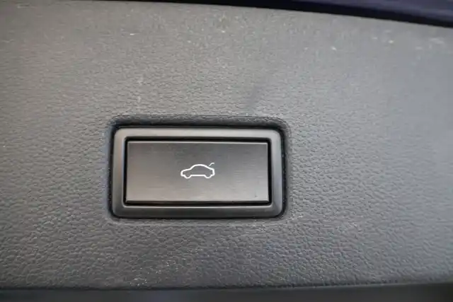 Sininen Maastoauto, Volkswagen T-Roc – GOH-551